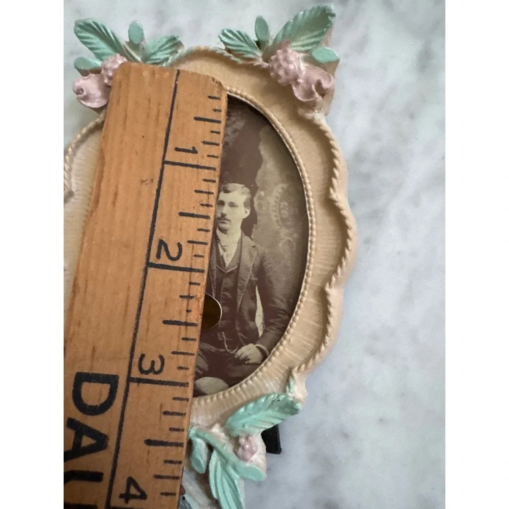 Vintage Bird and Floral Oval Picture Frame Non Glare Glass Made in USA Cream 5